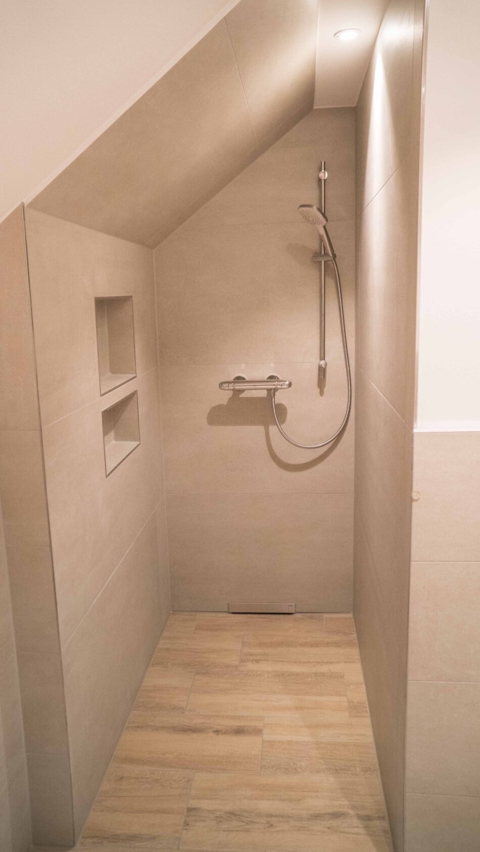 Dusche im Elternschlafzimmer